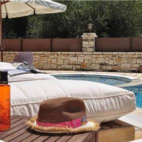 3 bedroom villa with pool, near Acharavi, sleeps 8